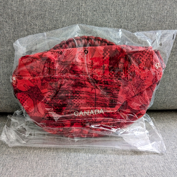 Lululemon x Team Canada Curved Crossbody Bag NWT - Picture 6 of 6
